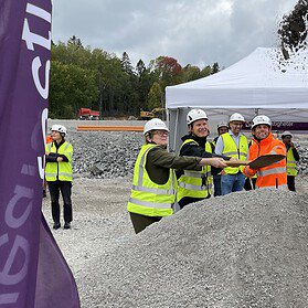 Byggstart Kista Sveafastigheter. Karin Wanngård, Stockholm stad. Erik Hävermark, Sveafastigheter. Rikard Hansson, H2 Entreprenad.